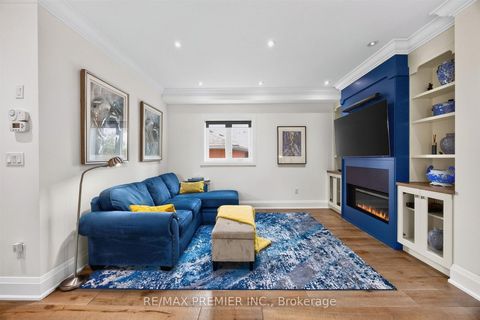 Photo 7 at 31 Malaren Road, Maple, Vaughan