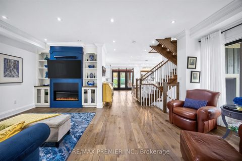 Photo 8 at 31 Malaren Road, Maple, Vaughan