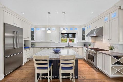 Photo 9 at 31 Malaren Road, Maple, Vaughan