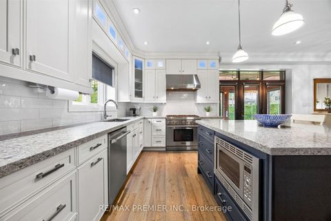 Photo 10 at 31 Malaren Road, Maple, Vaughan