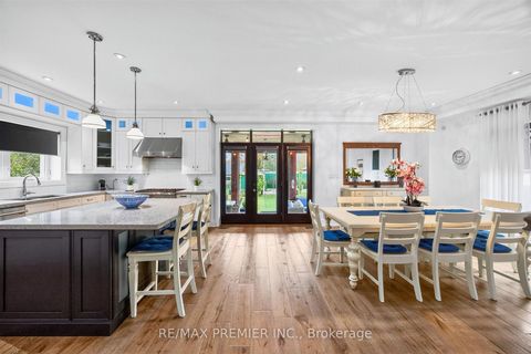 Photo 11 at 31 Malaren Road, Maple, Vaughan