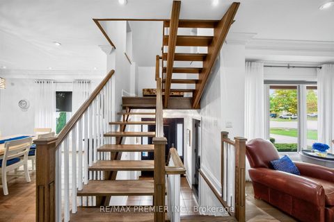 Photo 16 at 31 Malaren Road, Maple, Vaughan