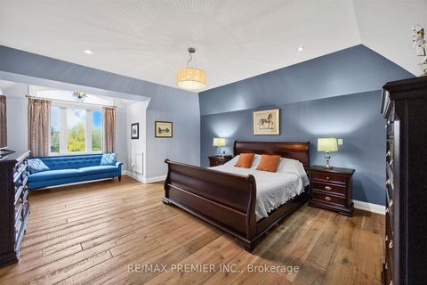Photo 17 at 31 Malaren Road, Maple, Vaughan