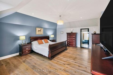 Photo 18 at 31 Malaren Road, Maple, Vaughan