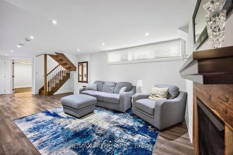 Photo 25 at 31 Malaren Road, Maple, Vaughan
