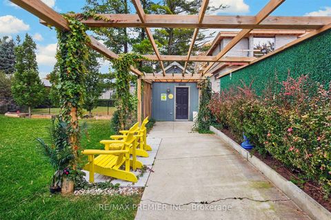 Photo 41 at 31 Malaren Road, Maple, Vaughan