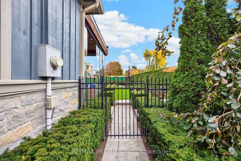 Photo 45 at 31 Malaren Road, Maple, Vaughan