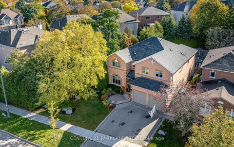 Photo 1 at 164 Carlyle Crescent, Aurora Highlands, Aurora