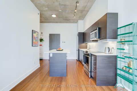 Photo 3 at 805 - 90 Trinity Street, Moss Park, Toronto