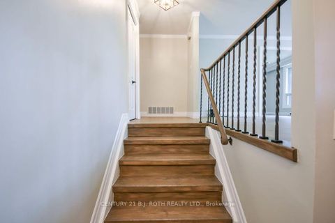 Photo 2 at 118 Marshall Street, Allandale Heights, Barrie
