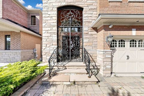 Photo 1 at 20 Shalom Aleichem Court, Patterson, Vaughan