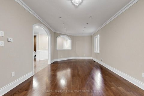 Photo 2 at 20 Shalom Aleichem Court, Patterson, Vaughan