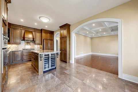 Photo 4 at 20 Shalom Aleichem Court, Patterson, Vaughan