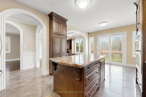 Photo 6 at 20 Shalom Aleichem Court, Patterson, Vaughan