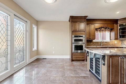 Photo 8 at 20 Shalom Aleichem Court, Patterson, Vaughan