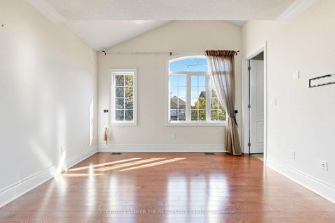 Photo 17 at 20 Shalom Aleichem Court, Patterson, Vaughan