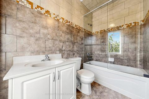 Photo 19 at 20 Shalom Aleichem Court, Patterson, Vaughan