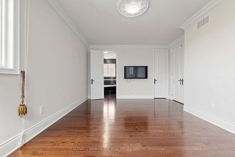 Photo 23 at 20 Shalom Aleichem Court, Patterson, Vaughan
