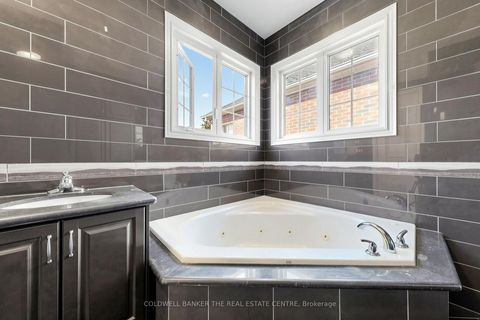 Photo 28 at 20 Shalom Aleichem Court, Patterson, Vaughan
