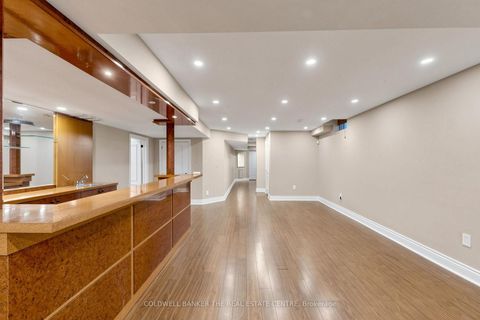 Photo 32 at 20 Shalom Aleichem Court, Patterson, Vaughan