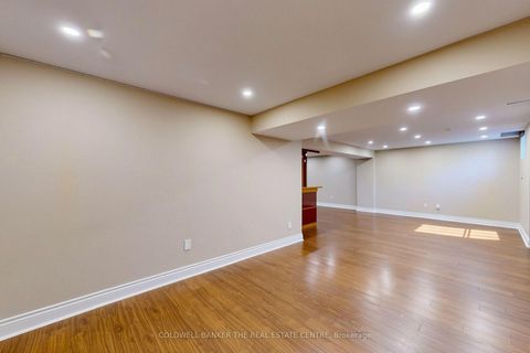 Photo 34 at 20 Shalom Aleichem Court, Patterson, Vaughan
