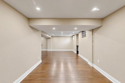 Photo 35 at 20 Shalom Aleichem Court, Patterson, Vaughan