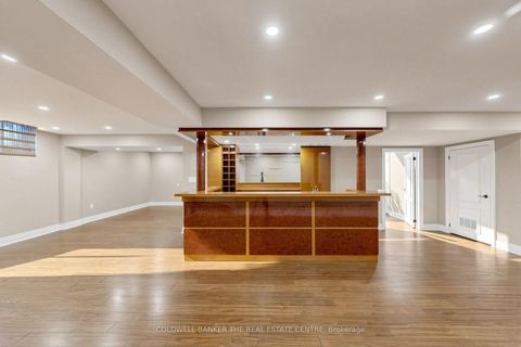 Photo 37 at 20 Shalom Aleichem Court, Patterson, Vaughan