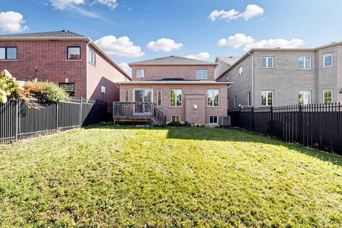 Photo 41 at 20 Shalom Aleichem Court, Patterson, Vaughan