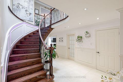 Photo 1 at 9 Hyde Park Drive, Doncrest, Richmond Hill