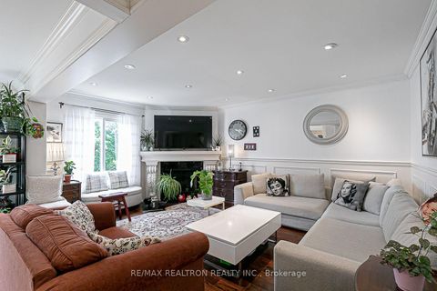 Photo 3 at 9 Hyde Park Drive, Doncrest, Richmond Hill