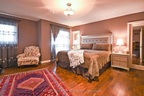 Photo 12 at 9 Hyde Park Drive, Doncrest, Richmond Hill
