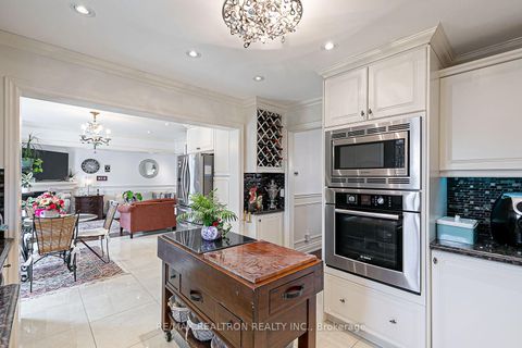 Photo 21 at 9 Hyde Park Drive, Doncrest, Richmond Hill