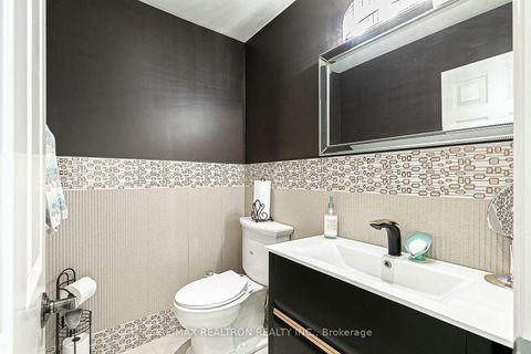 Photo 26 at 9 Hyde Park Drive, Doncrest, Richmond Hill