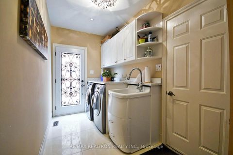 Photo 37 at 9 Hyde Park Drive, Doncrest, Richmond Hill