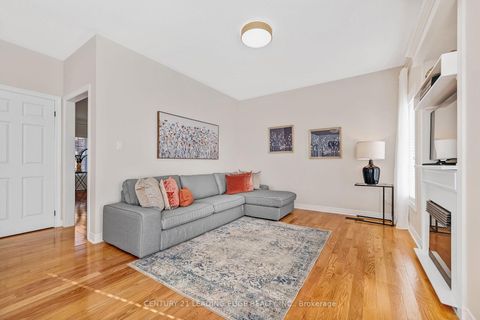 Photo 7 at 63 Billingham Heights, Bayview Wellington, Aurora