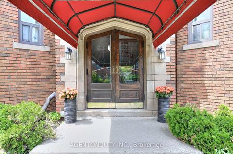 Photo 2 at 17 - 1646 Bathurst Street, Cedarvale, Toronto