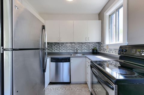 Photo 12 at 17 - 1646 Bathurst Street, Cedarvale, Toronto