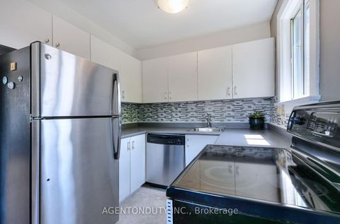 Photo 13 at 17 - 1646 Bathurst Street, Cedarvale, Toronto