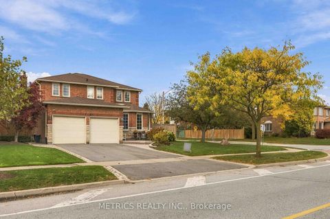 Photo 1 at 168 Fieldgate Drive, Maple, Vaughan