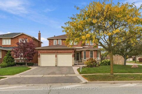 Photo 2 at 168 Fieldgate Drive, Maple, Vaughan