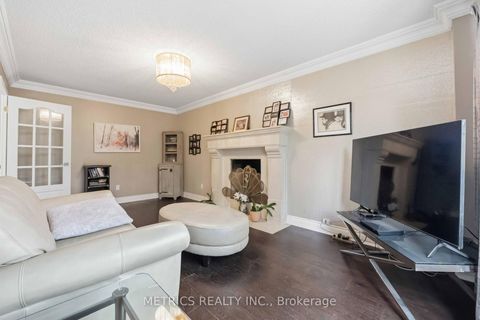 Photo 5 at 168 Fieldgate Drive, Maple, Vaughan