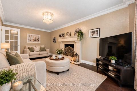 Photo 6 at 168 Fieldgate Drive, Maple, Vaughan