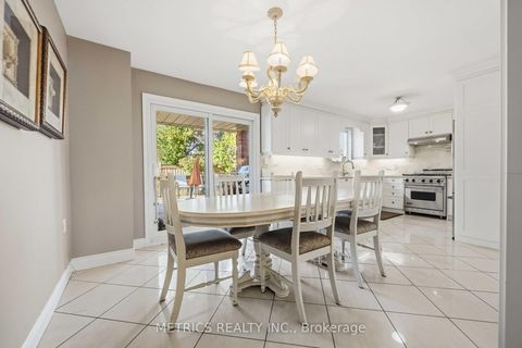 Photo 7 at 168 Fieldgate Drive, Maple, Vaughan