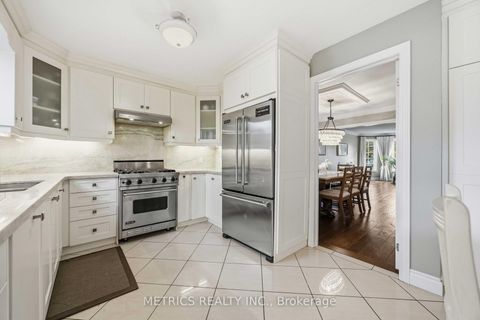 Photo 13 at 168 Fieldgate Drive, Maple, Vaughan
