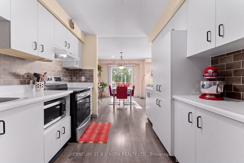 Photo 7 at 74 Ritva Court E, North Richvale, Richmond Hill