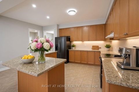 Photo 8 at 388 Vellore Park Avenue, Vellore Village, Vaughan
