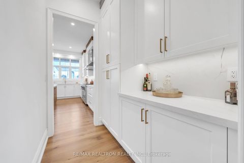 Photo 7 at 131 Lady Jessica Drive, Patterson, Vaughan