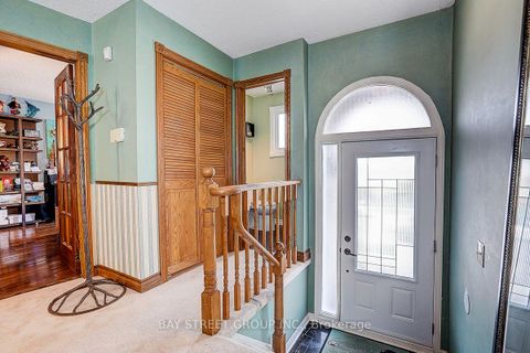 Photo 2 at 304 Charlton Avenue, Brownridge, Vaughan
