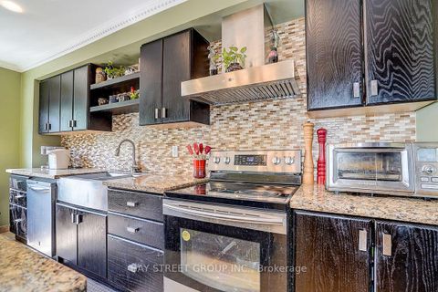 Photo 5 at 304 Charlton Avenue, Brownridge, Vaughan