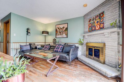 Photo 11 at 304 Charlton Avenue, Brownridge, Vaughan